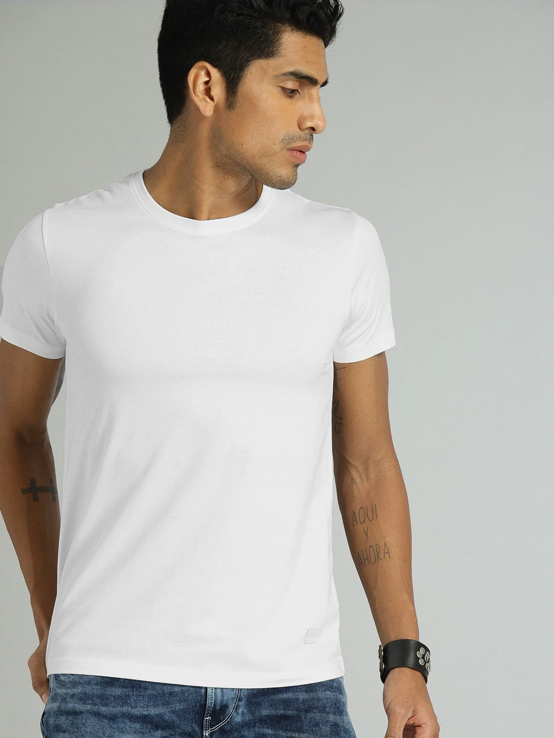 Men Grey Solid Round-Neck Pure Cotton T-shirt Regular Fit